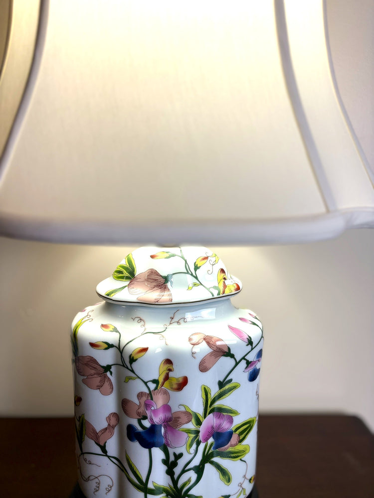 Iris Blossom Motif Scallops Jar Porcelain Table Lamp